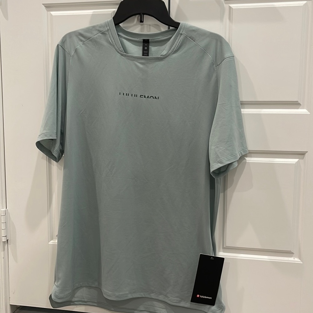 Lululemon men’s square neck run short sleeve size medium